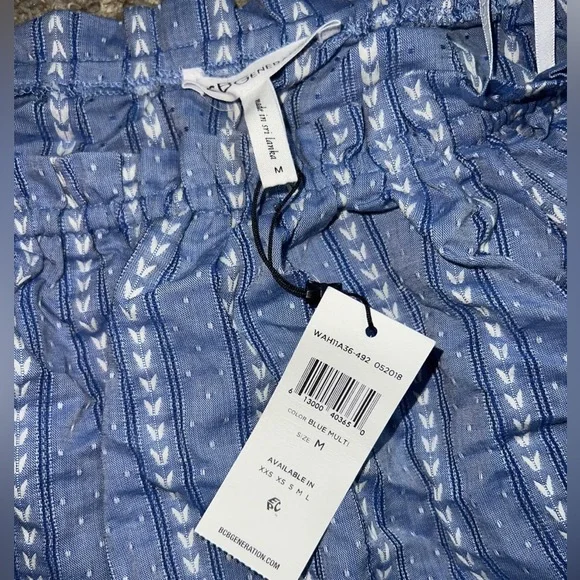 Bcbgeneration med crop top NWT - Picture 2 of 3